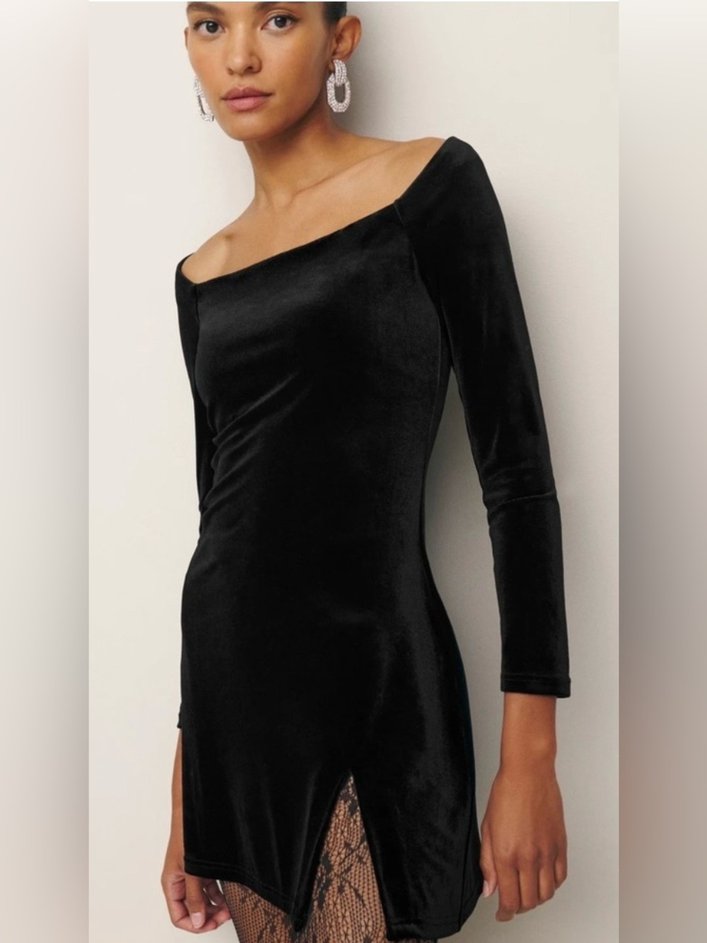REFORMATION DARIO BLACK VELVET MINI DRESS, SIZE M.
